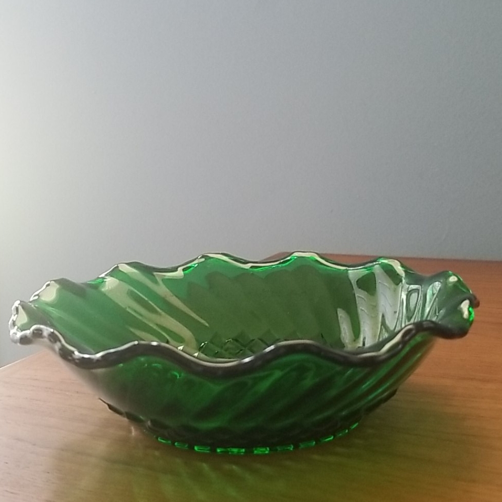 Mid century modern Green glass bowl scalloped edge